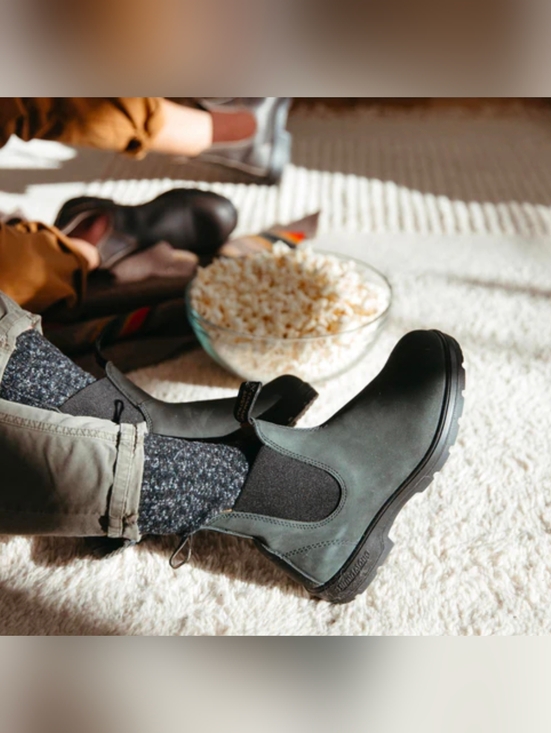 Blundstone Shoes - Blundstone Women's Classics #587 Chelsea Boots In Rustic Black